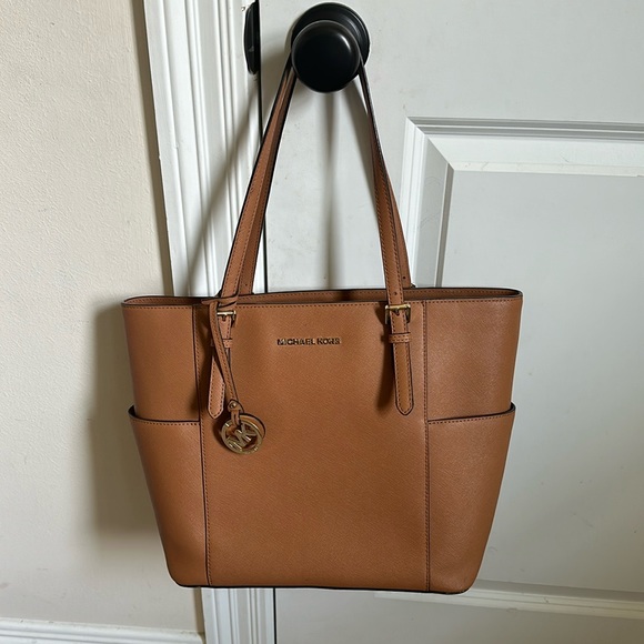 Michael Kors handbag - Picture 1 of 3